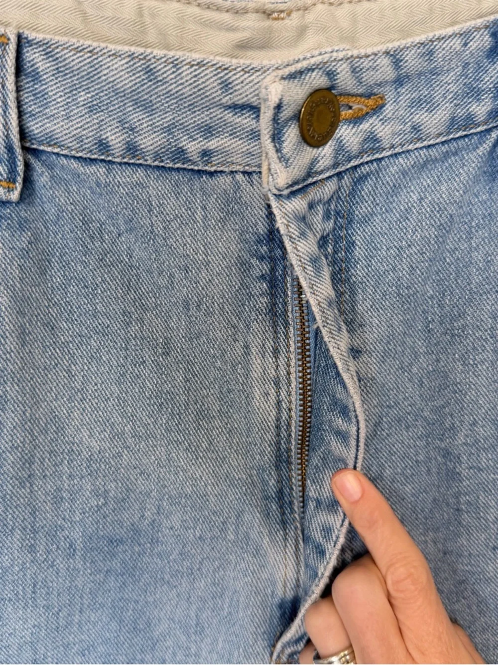 Wrangler Mid-Plus Size High Rise VTG Light Blue Frayed Hem Denim Cut Off Shorts - Picture 4 of 12